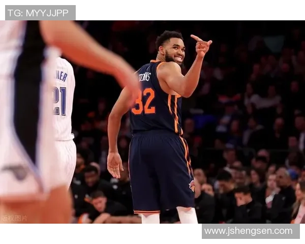 纽约尼克斯对阵黄蜂的精彩对决分析与赛后点评